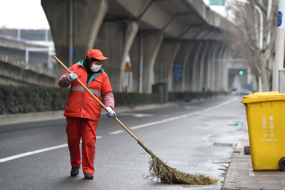 环卫工人的电子定位工牌(图1)